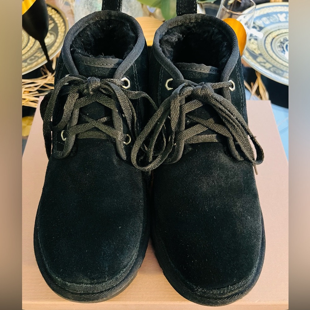 Pre-Owned UGG Neumel Chukka Suede Lace Up Ankle Boot Winen’S (Size 7)